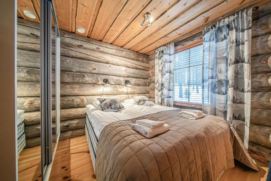 Alakerran makuuhuone